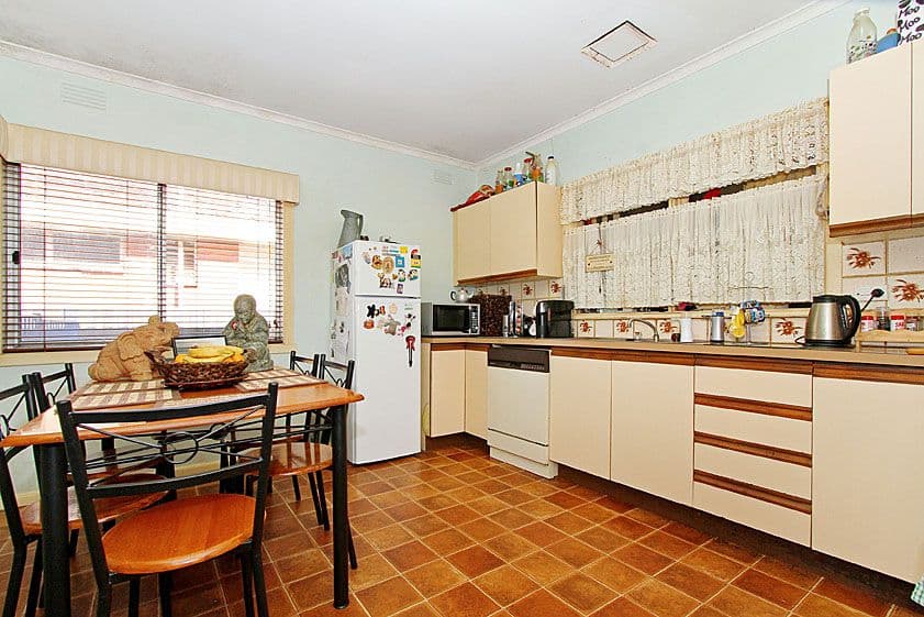 19 Larch Street, THOMASTOWN VIC 3074, Thomastown - Thumbnail 2