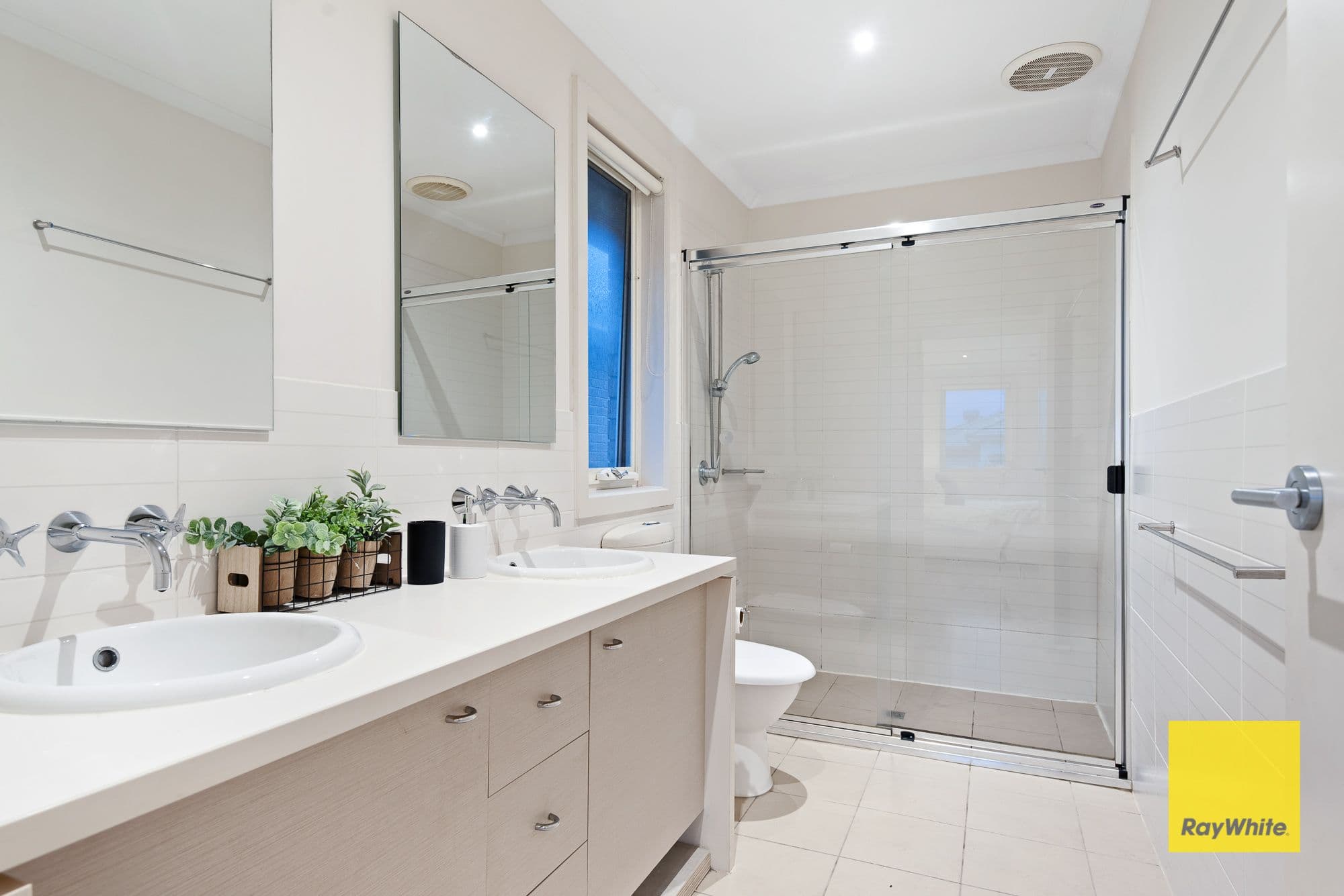 4 Tattler Court, Point Cook VIC 3030, Point Cook - Thumbnail 4