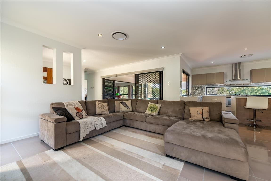 13 Huntington Drive, MAUDSLAND QLD 4210, Maudsland - Thumbnail 4