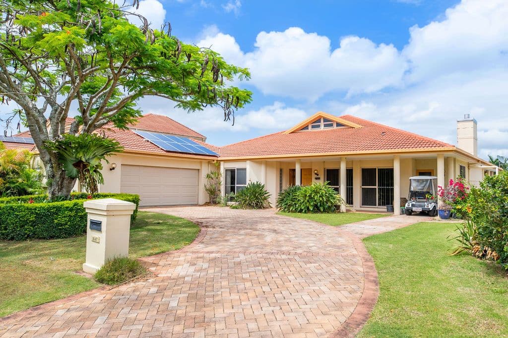 1047 Rosebank Way, Hope Island QLD 4212, Hope Island - Thumbnail 2