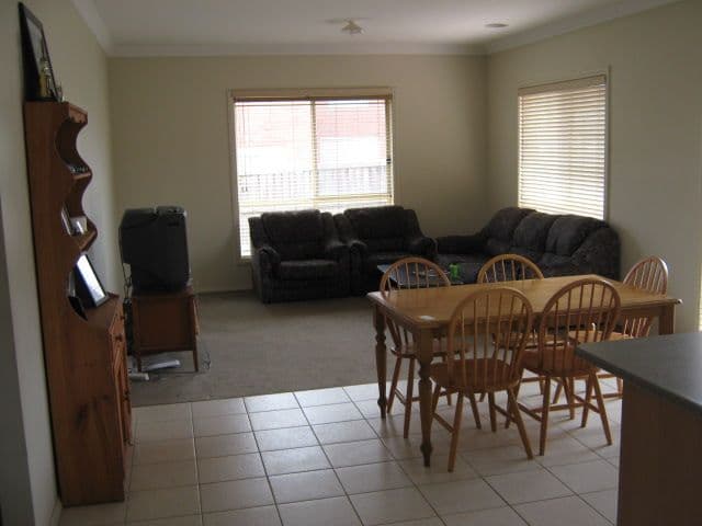 102 Royal Terrace, CRAIGIEBURN VIC 3064, Craigieburn - Thumbnail 3
