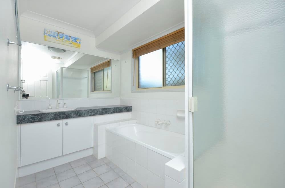 46 Amanda Street, WYNNUM WEST QLD 4178, Wynnum West - Thumbnail 5