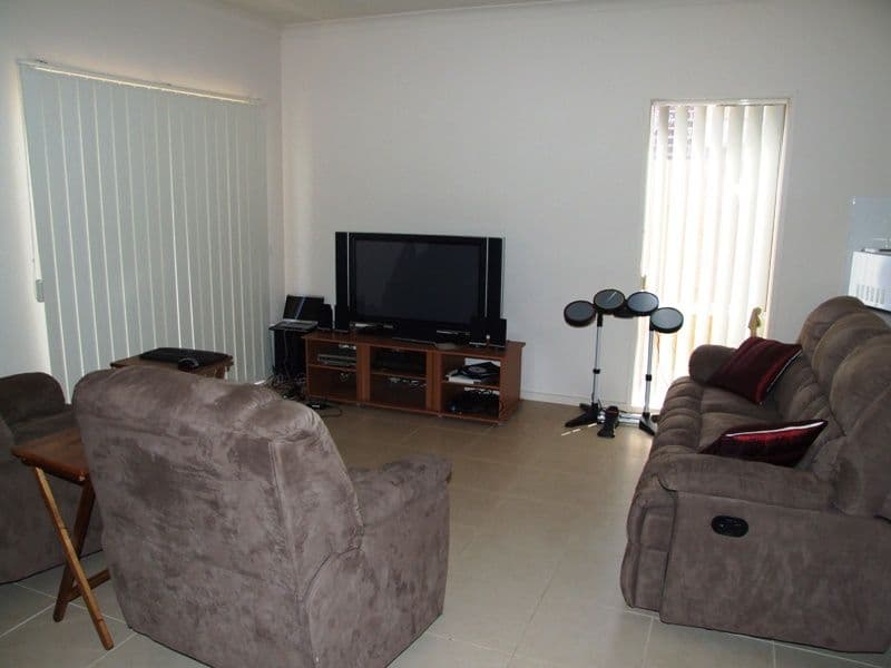 15-17 Crestmont Drive, MELTON SOUTH VIC 3338, Melton South - Thumbnail 3