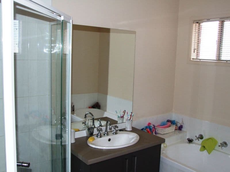 15-17 Crestmont Drive, MELTON SOUTH VIC 3338, Melton South - Thumbnail 4