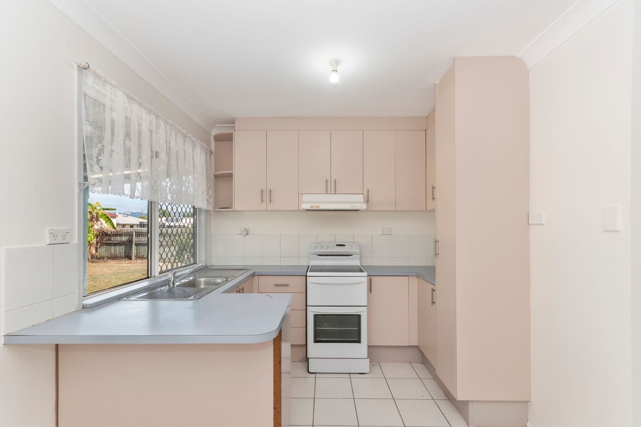 14 Josephine Crescent, Rasmussen QLD 4815, Rasmussen - Thumbnail 4