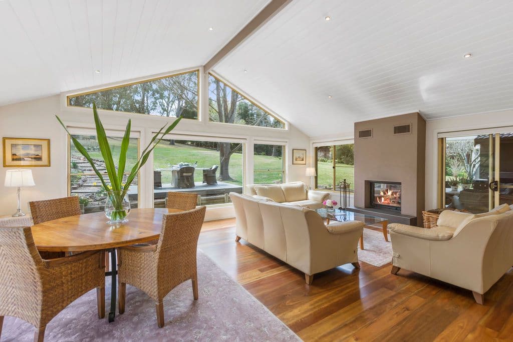 7 Greyleaves Avenue, Burradoo - Image 1