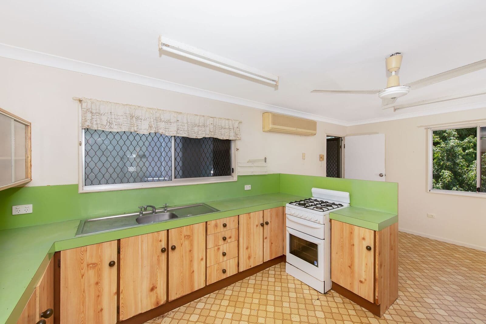 1 Ryrie Crescent, Rasmussen QLD 4815, Rasmussen - Thumbnail 6