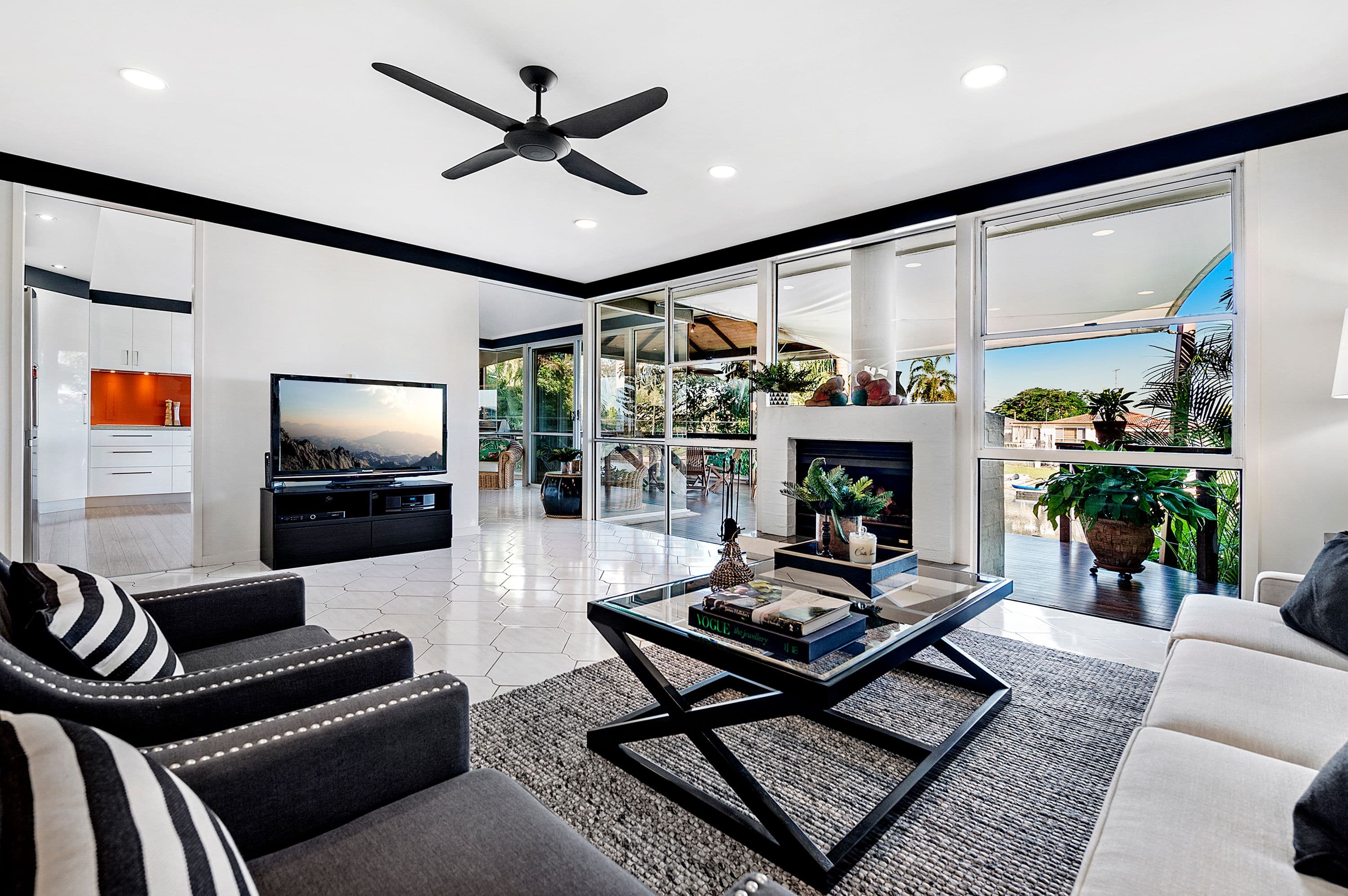 8 Andrew Avenue, Broadbeach Waters QLD 4218, Broadbeach Waters - Thumbnail 2