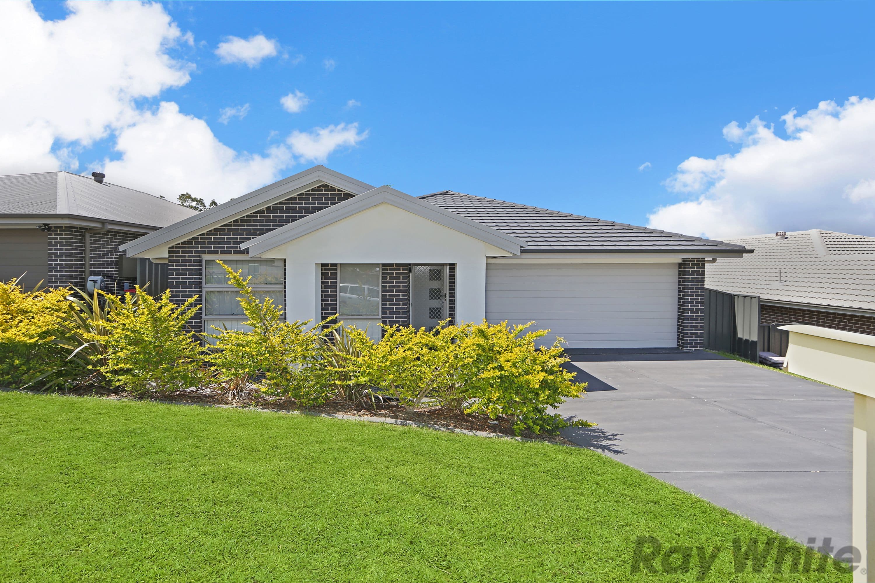 16 Voyager Street, Wadalba - Image 1