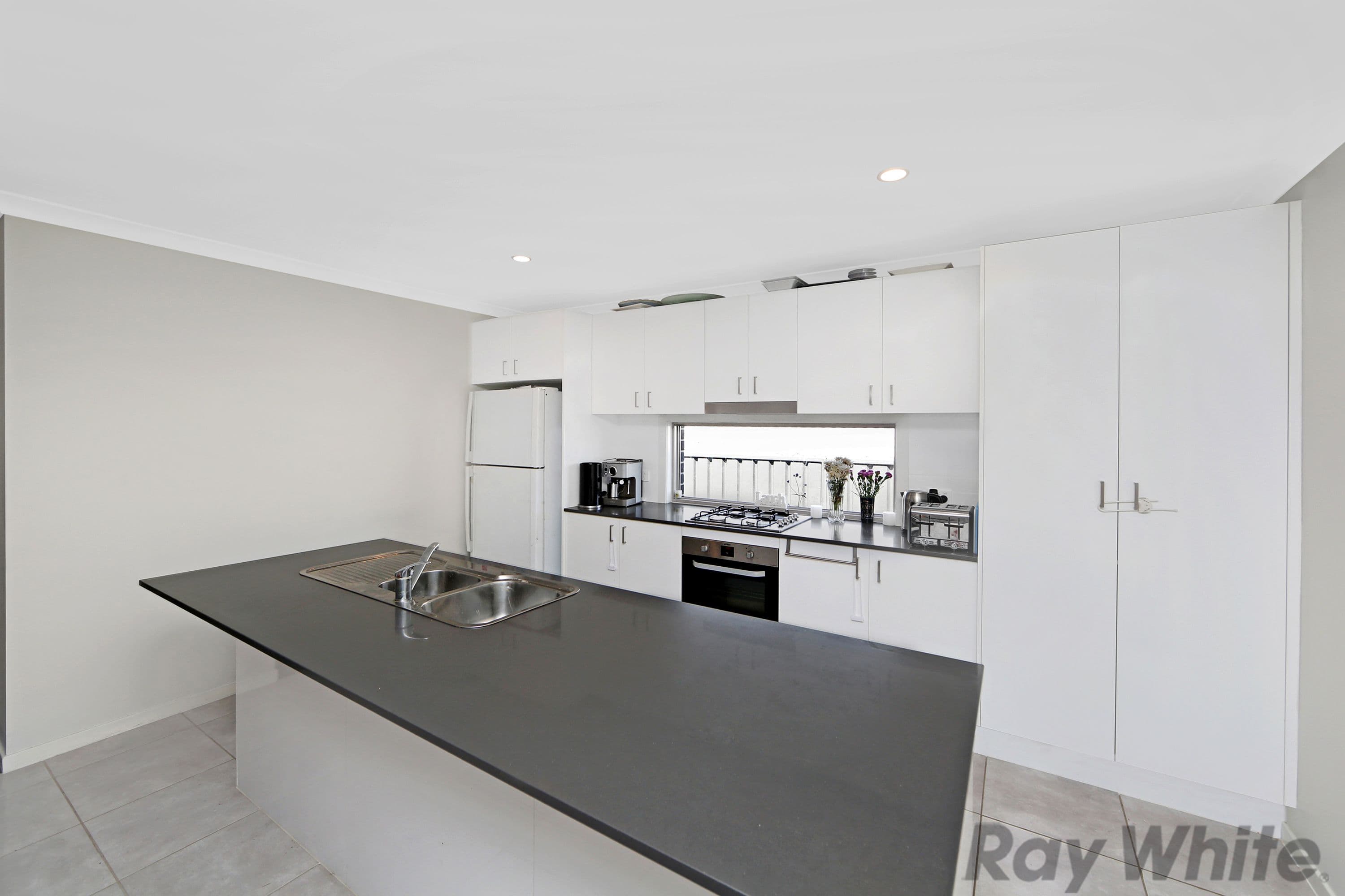 16 Voyager Street, Wadalba - Thumbnail 2