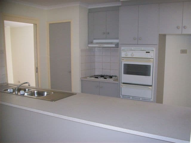 24 Harvey Court, ROXBURGH PARK VIC 3064, Roxburgh Park - Thumbnail 2