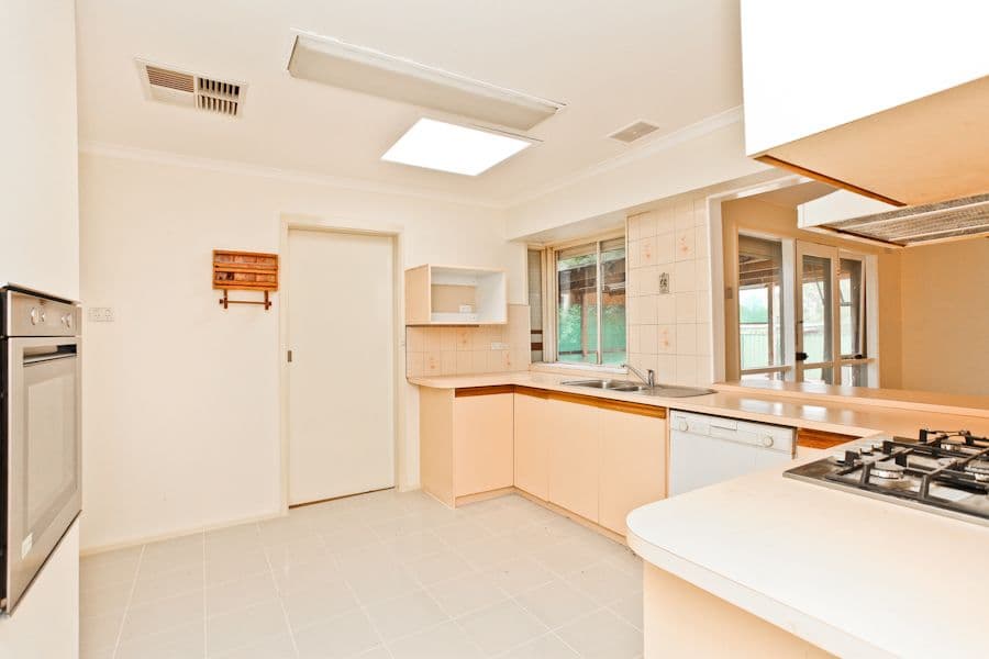 37 Roseland Crescent, HOPPERS CROSSING VIC 3029, Hoppers Crossing - Thumbnail 2