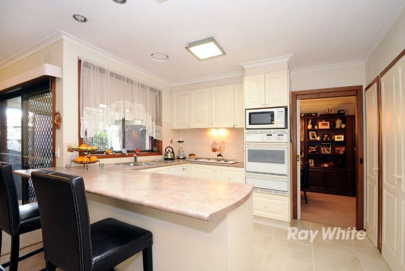 8 Tanderra Crescent, WANTIRNA VIC 3152, Wantirna - Thumbnail 2