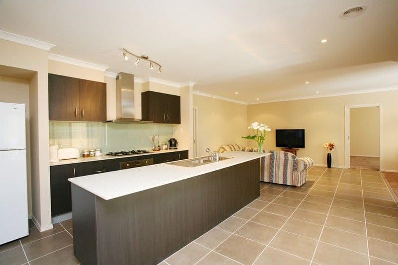 51 Cambridge Drive, BERWICK VIC 3806, Berwick - Thumbnail 4