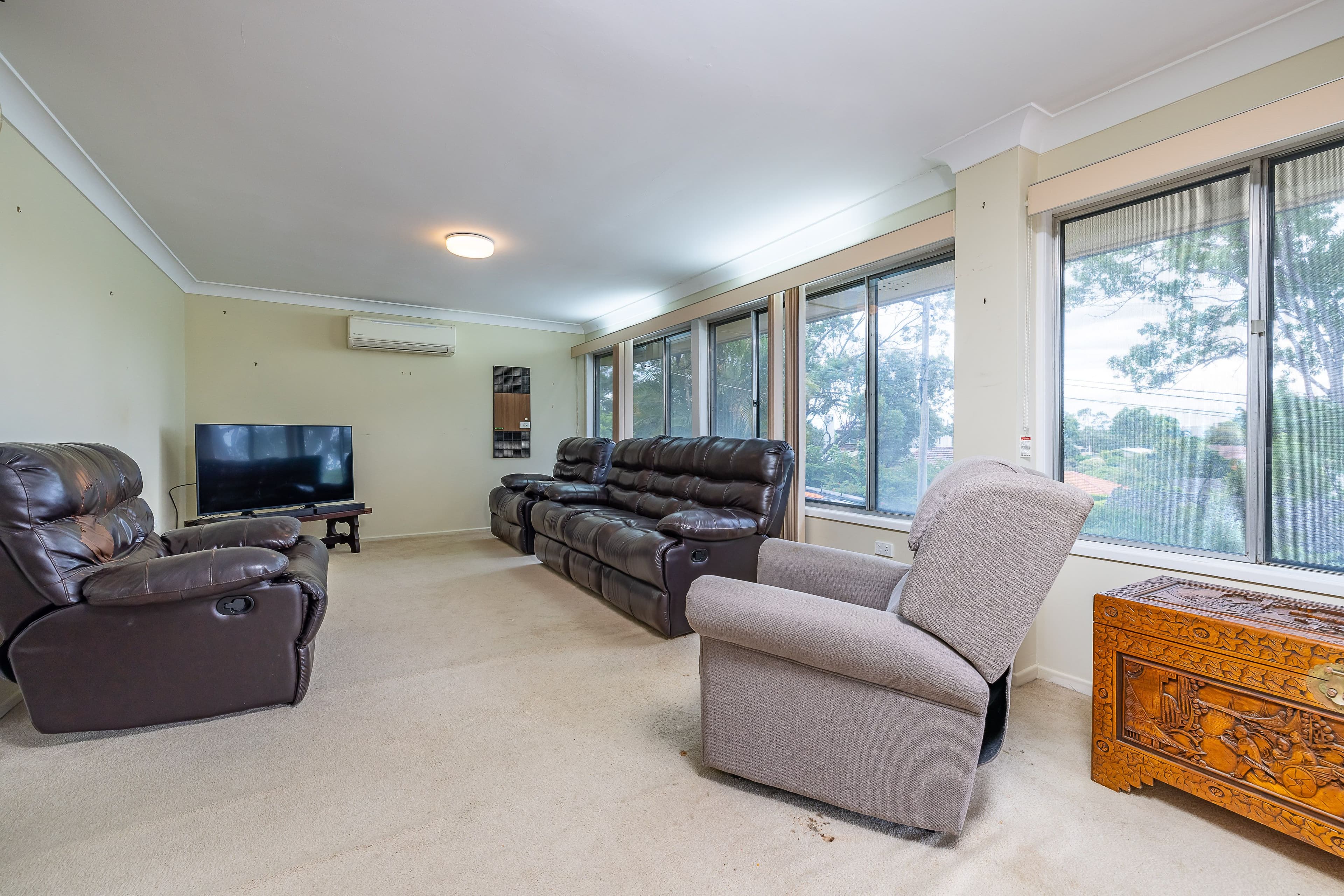 77 Dagmar Street, Holland Park West QLD 4121, Holland Park West - Thumbnail 3