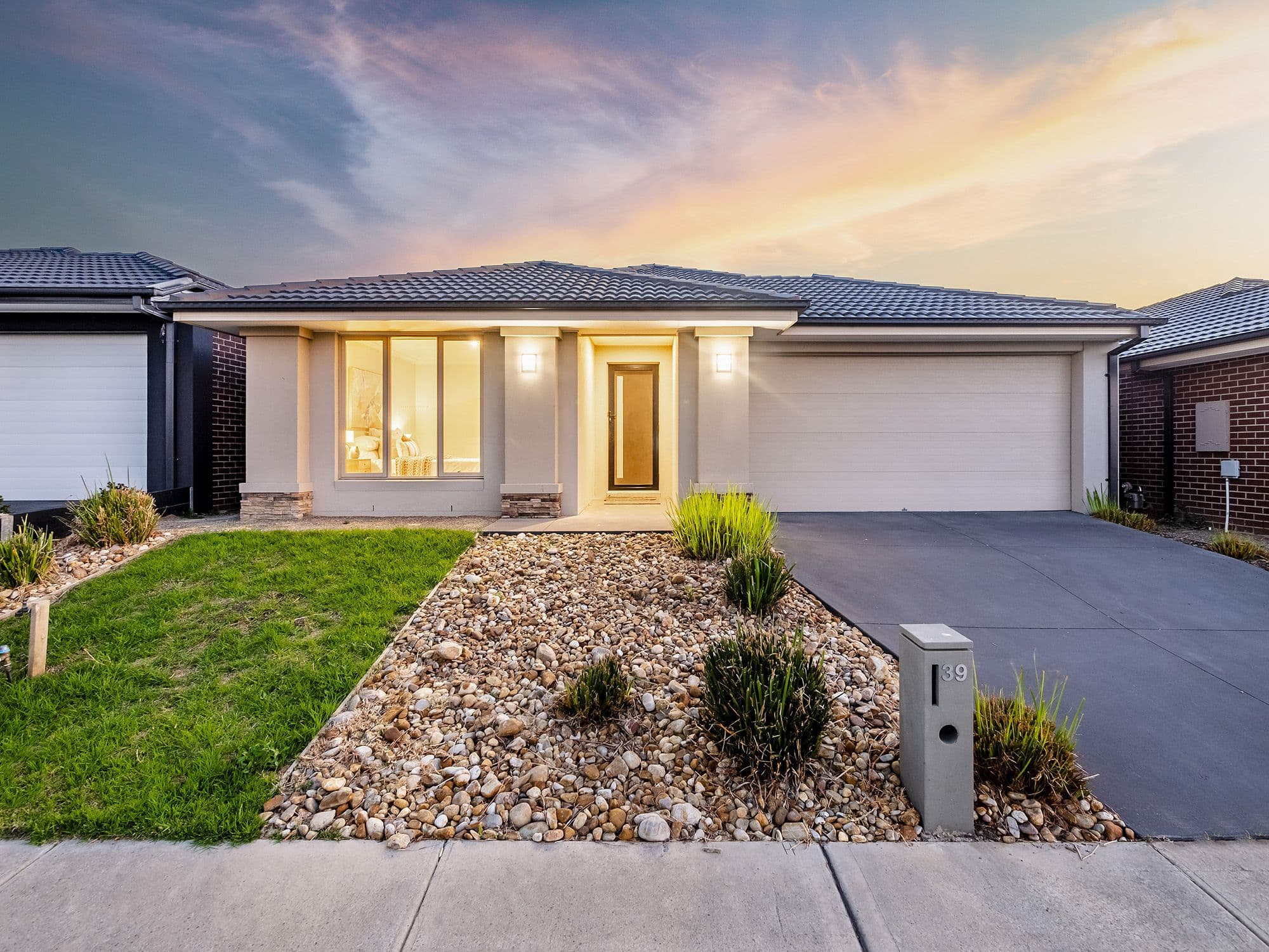 39 Moroak Crescent, Clyde North VIC 3978, Clyde North - Thumbnail 2