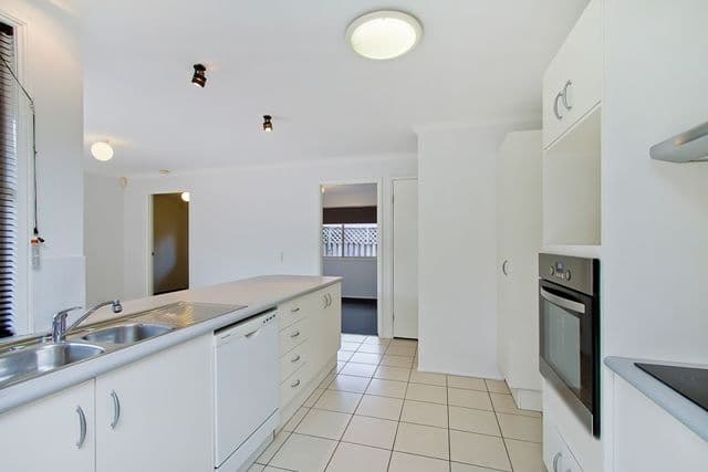 36 Glenside Drive, ROBINA QLD 4226, Robina - Thumbnail 2
