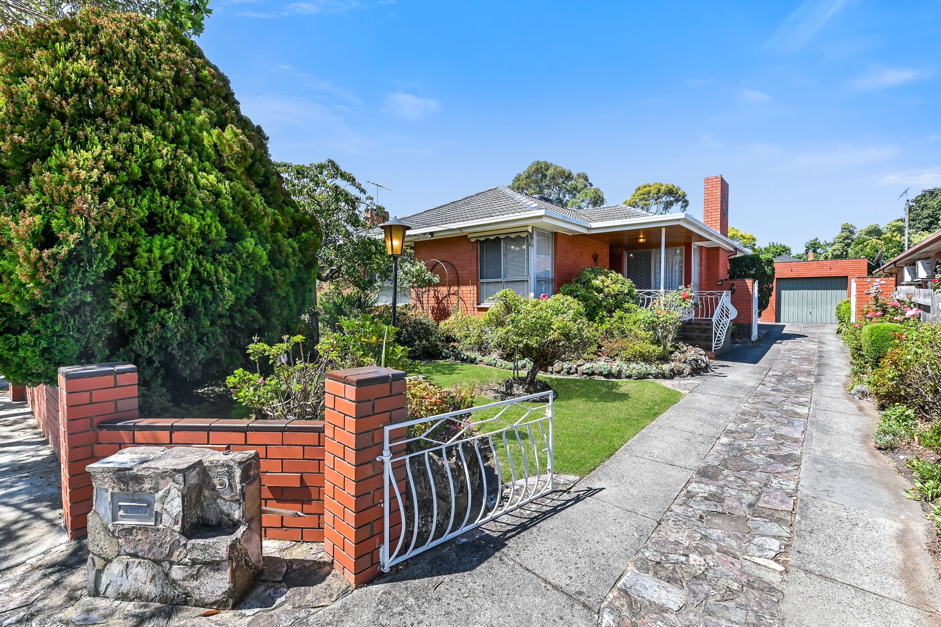 5 Rishon Avenue, Blackburn South VIC 3130, Blackburn South - Image 1