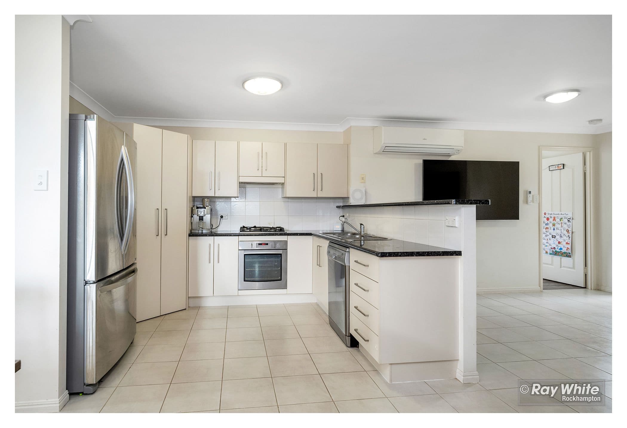 31 John Oxley Drive, Gracemere QLD 4702, Gracemere - Thumbnail 2