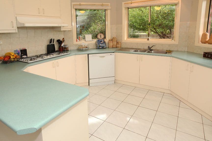 13 Annandale Crescent, GLEN WAVERLEY VIC 3150, Glen Waverley - Thumbnail 2