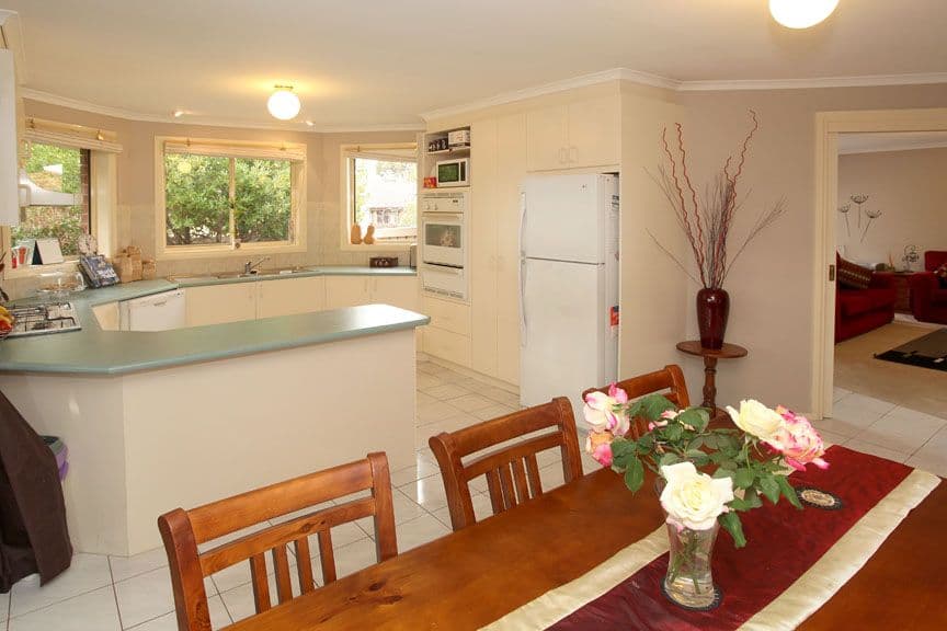 13 Annandale Crescent, GLEN WAVERLEY VIC 3150, Glen Waverley - Thumbnail 4