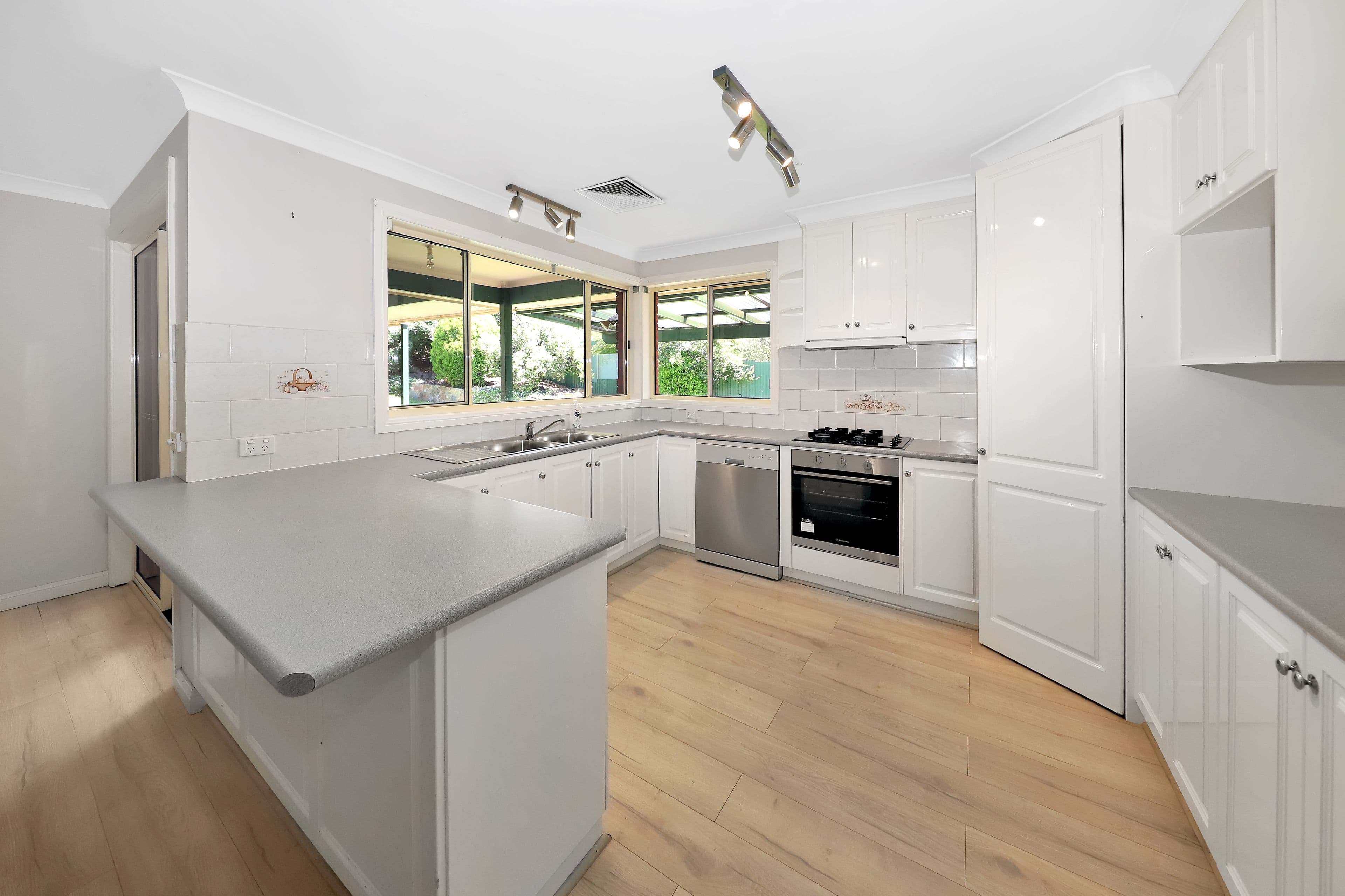 23 Hassett Street, Tumut NSW 2720, Tumut - Thumbnail 2
