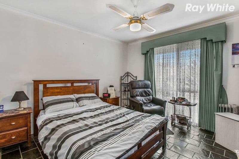 17 Kooyong Close, Hampton Park VIC 3976, Hampton Park - Thumbnail 2