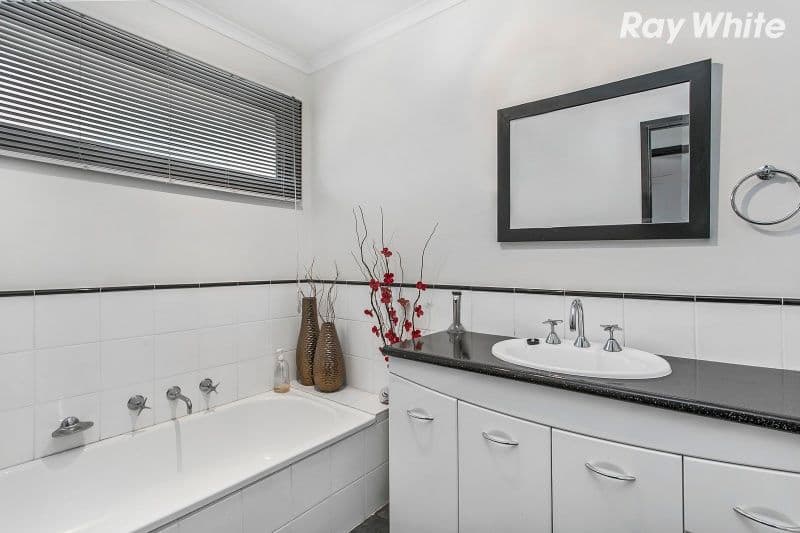17 Kooyong Close, Hampton Park VIC 3976, Hampton Park - Thumbnail 4