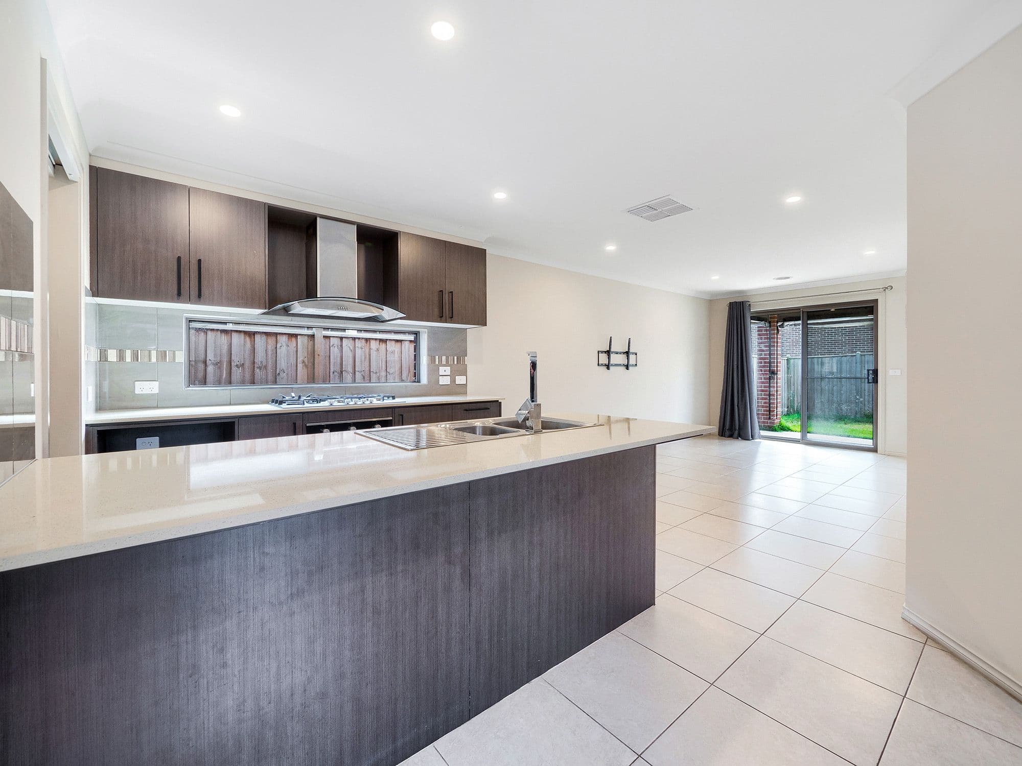 5 Sark Street, Clyde North VIC 3978, Clyde North - Thumbnail 4