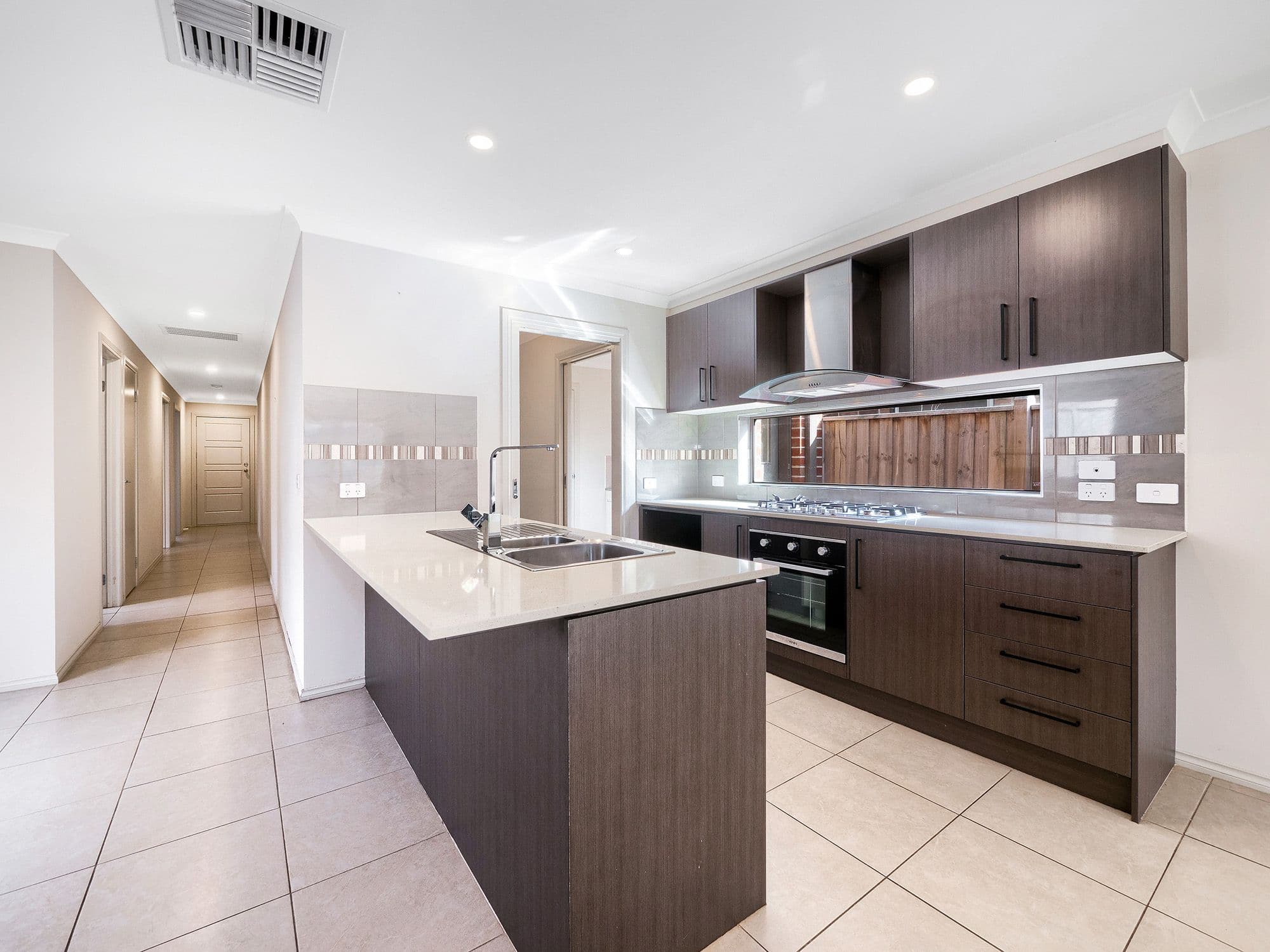 5 Sark Street, Clyde North VIC 3978, Clyde North - Thumbnail 5