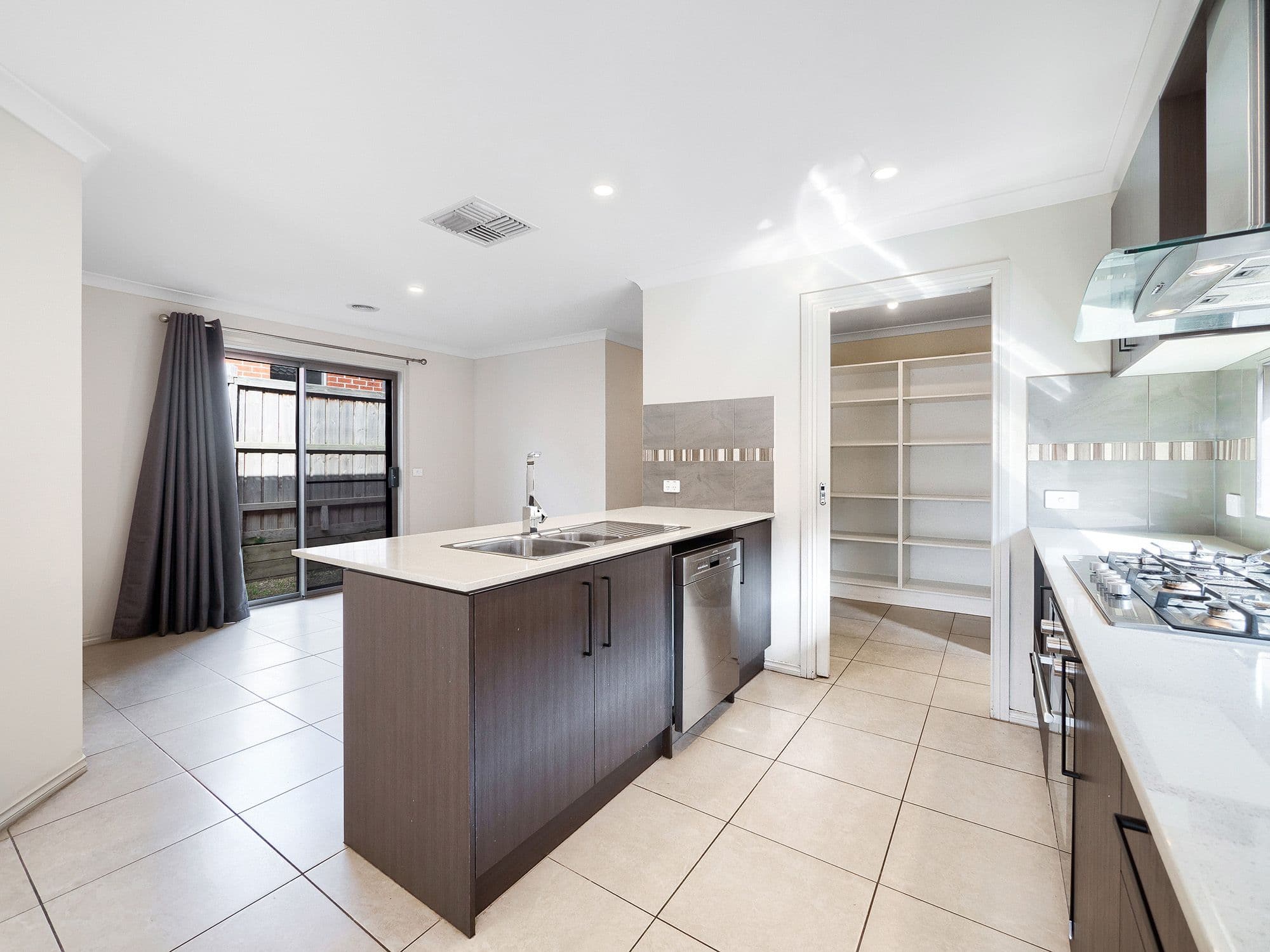 5 Sark Street, Clyde North VIC 3978, Clyde North - Thumbnail 6