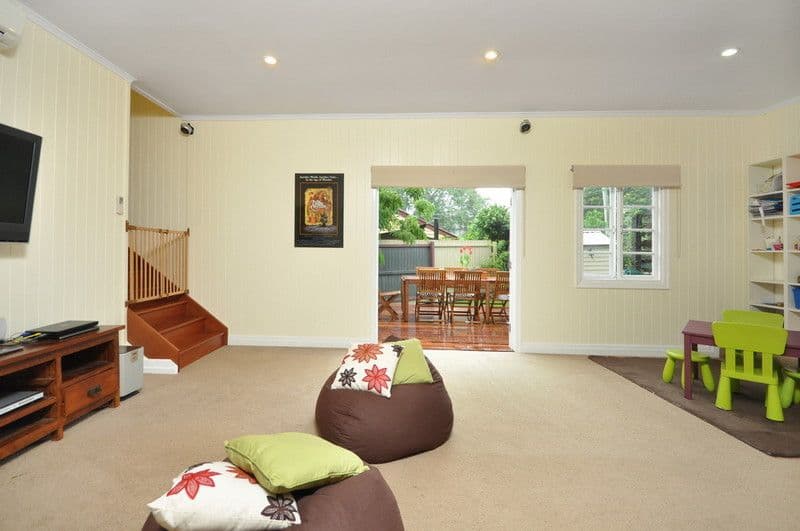10 Curtis Street, NORMAN PARK QLD 4170, Norman Park - Thumbnail 2
