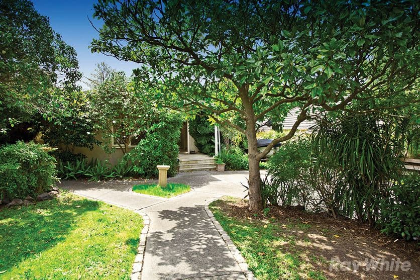 35 Hinkler Road, GLEN WAVERLEY VIC 3150, Glen Waverley - Thumbnail 2