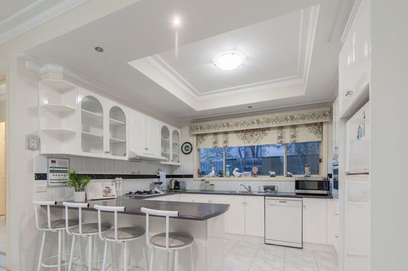 6 Hillrise Court, Mill Park VIC 3082, Mill Park - Thumbnail 2