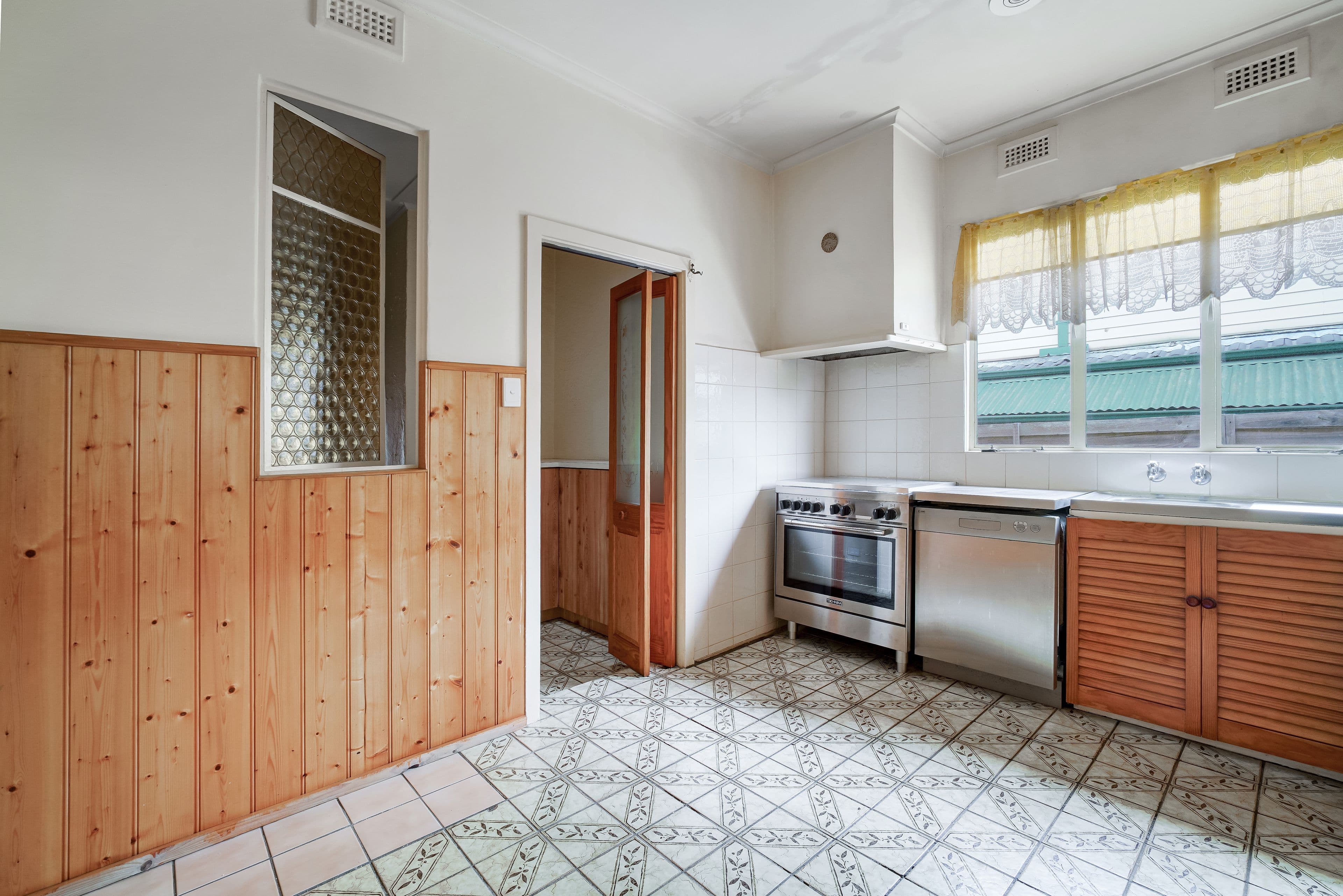 42 Steane Street, Reservoir VIC 3073, Reservoir - Thumbnail 8