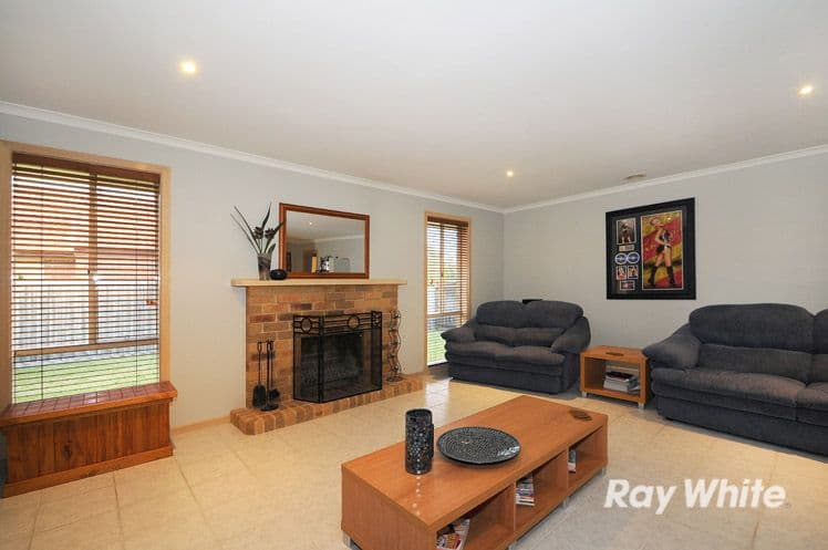1 Pedley Way, Lynbrook VIC 3975, Lynbrook - Thumbnail 2