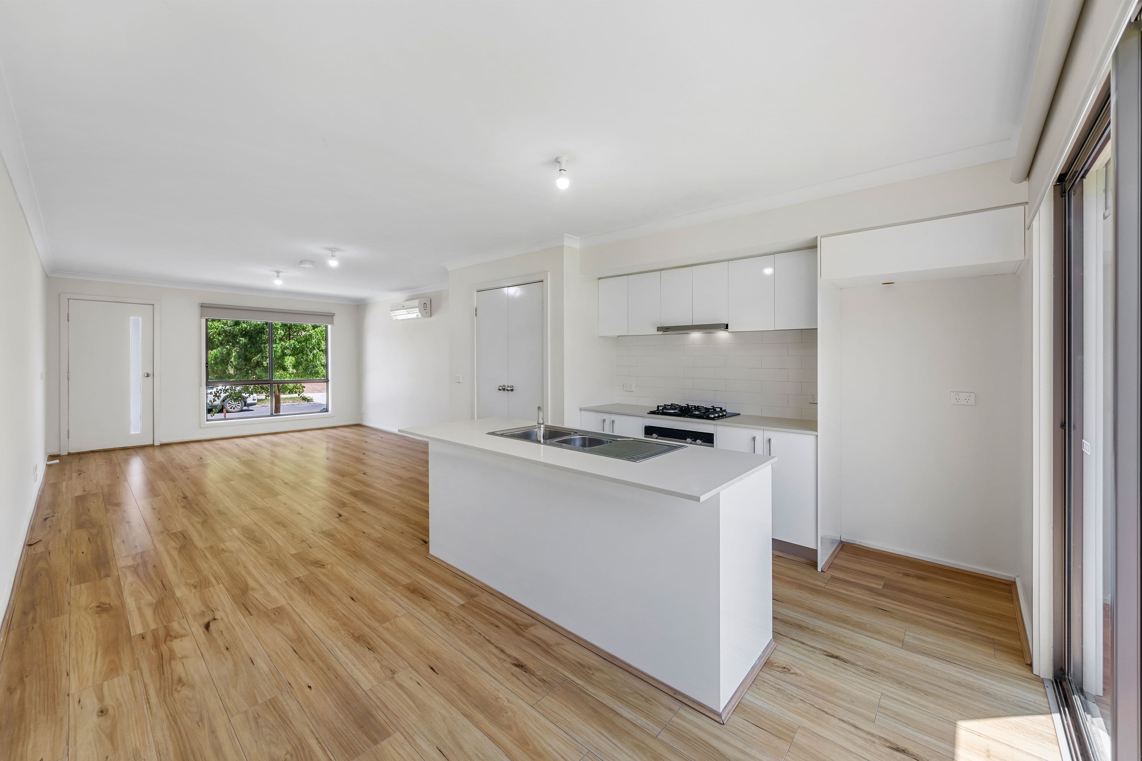 31 Arlington Park Parade, Mickleham VIC 3064, Mickleham - Thumbnail 2