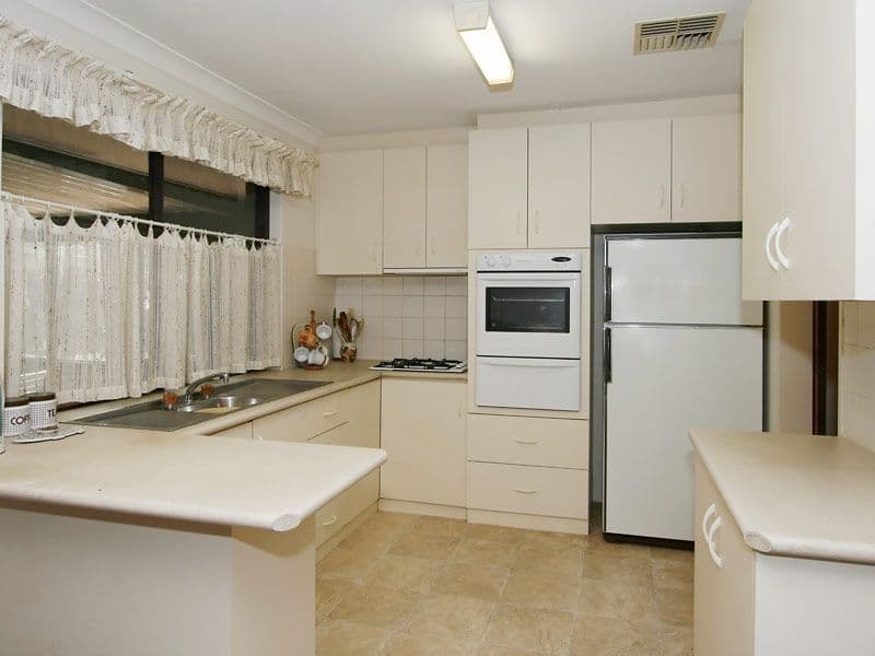 18 Lauri Court, PARKWOOD WA 6147, Parkwood - Thumbnail 3