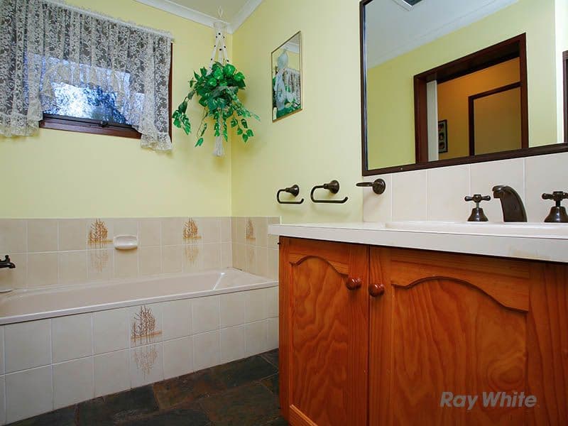 1 Grant Court, BEACONSFIELD UPPER VIC 3808, Beaconsfield Upper - Thumbnail 8