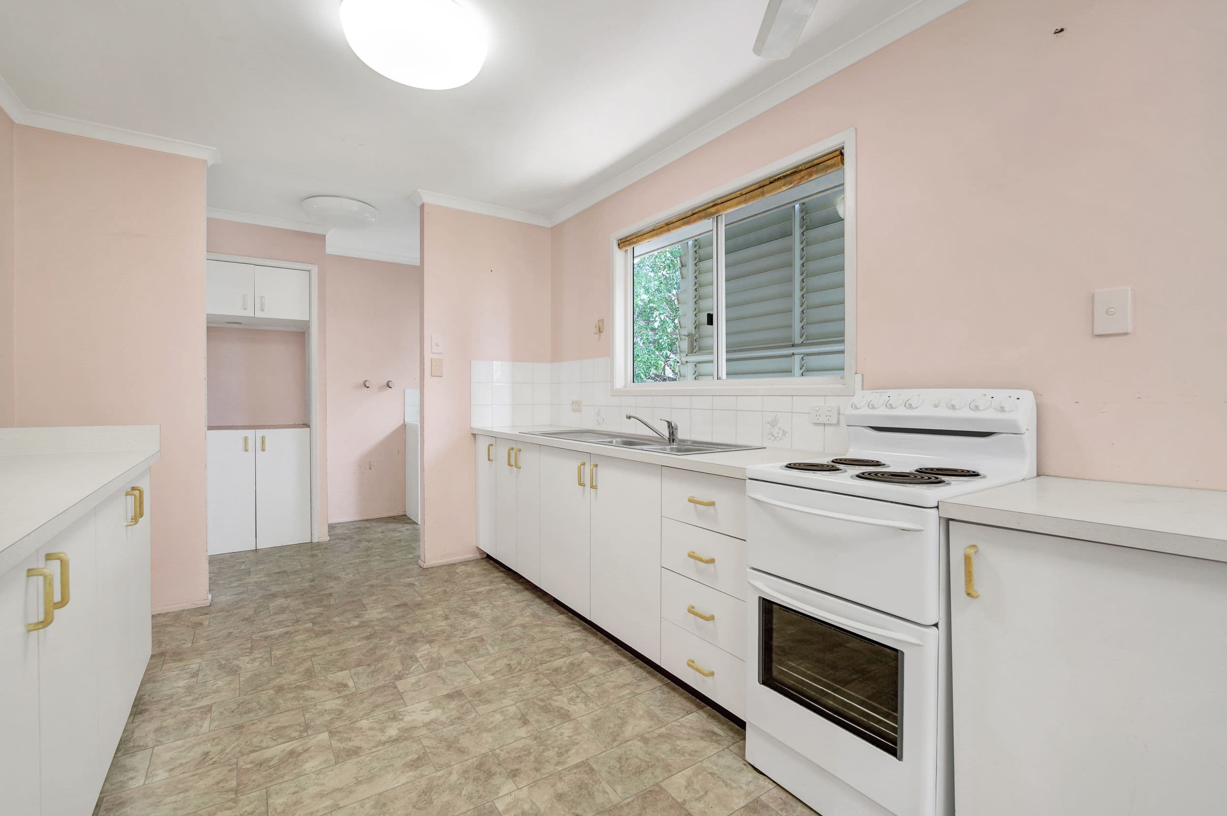 6 Garden Street, West Gladstone QLD 4680, West Gladstone - Thumbnail 3