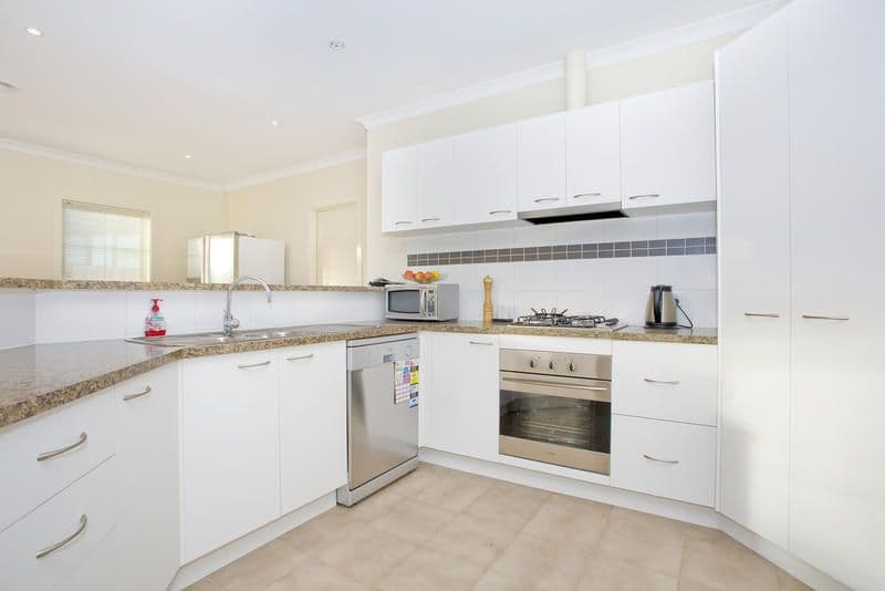 31 Glenfine Avenue, HAMLYN HEIGHTS VIC 3215, Hamlyn Heights - Thumbnail 3