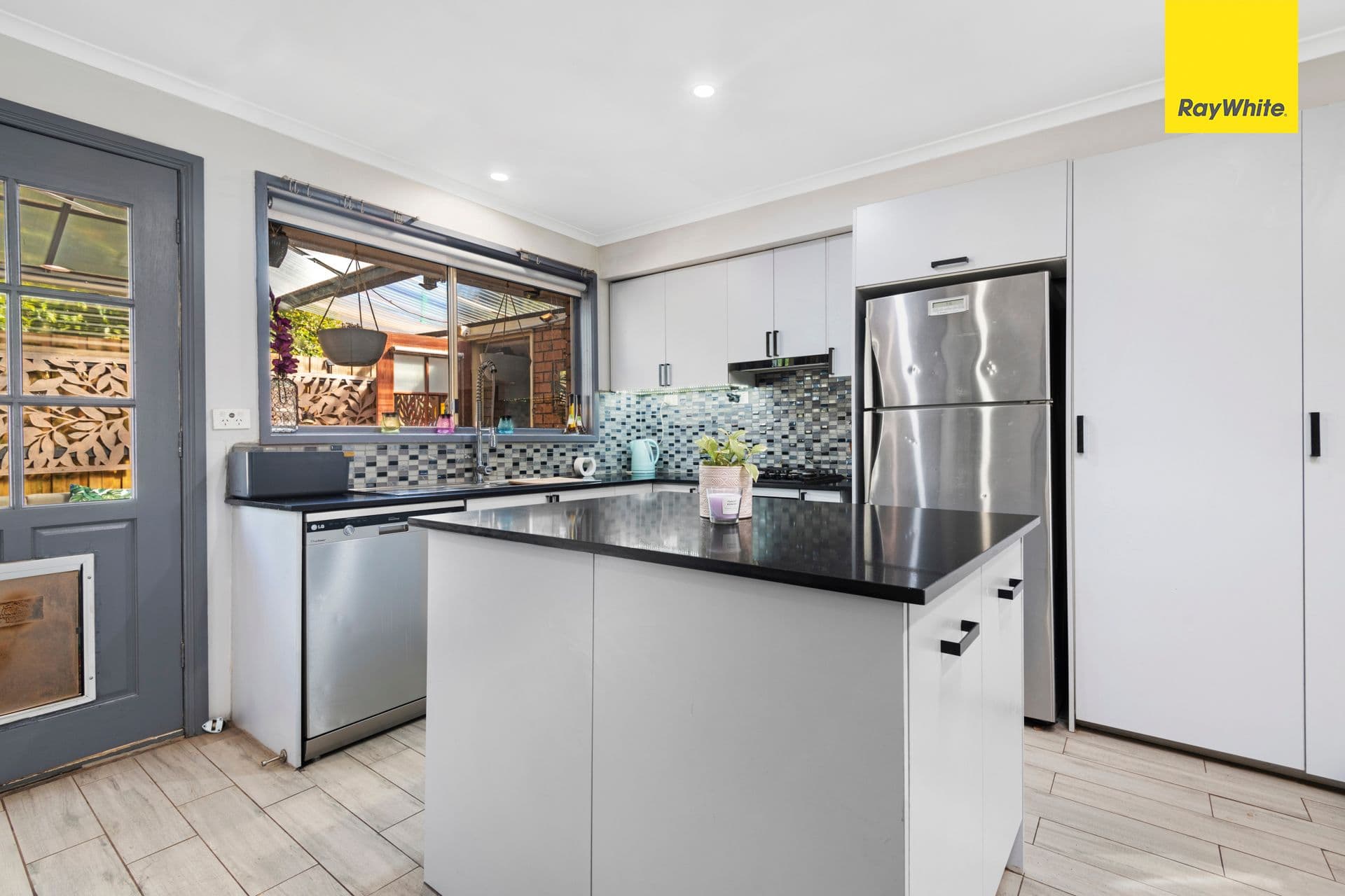 10 Crestmont Drive, Melton South VIC 3338, Melton South - Thumbnail 4