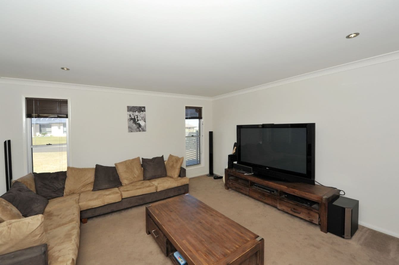 8 Pelling Court, WESTBROOK QLD 4350, Westbrook - Thumbnail 2