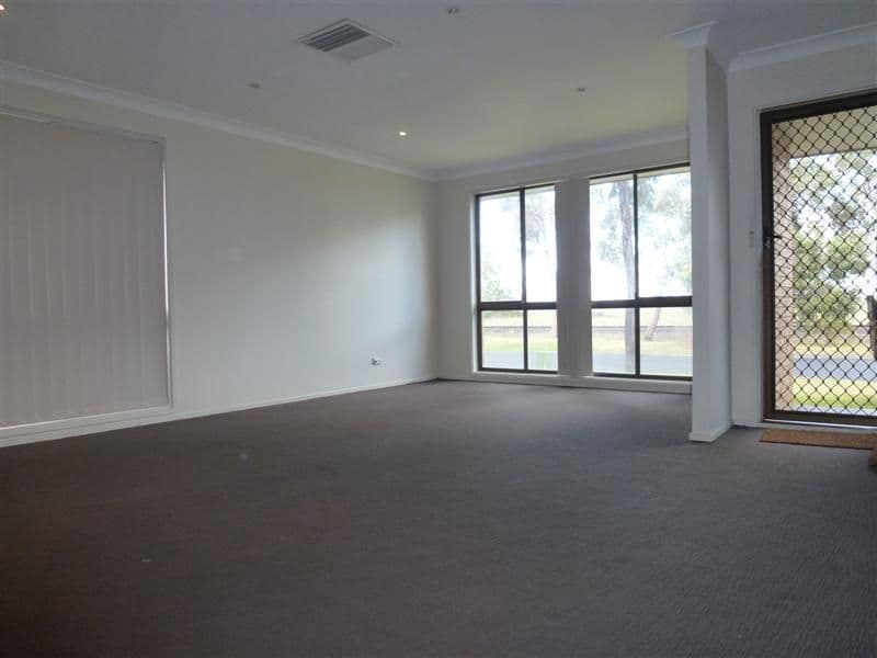 67 Margaret Crescent, DUBBO NSW 2830, Dubbo - Thumbnail 3