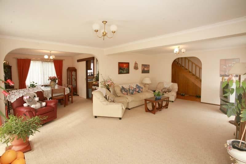 15 Lainie Court, WANTIRNA SOUTH VIC 3152, Wantirna South - Thumbnail 2