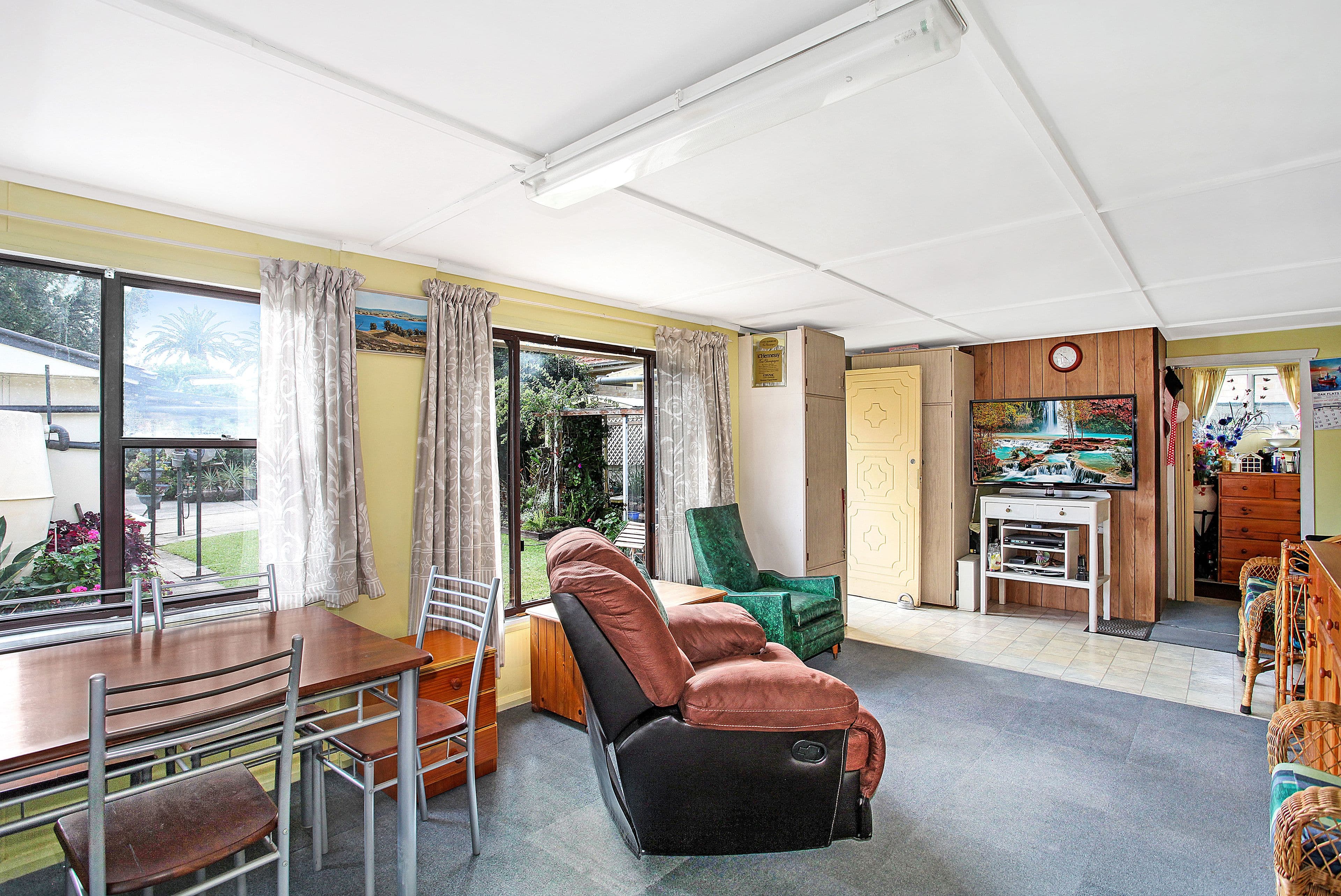 72 Kingston Street, Oak Flats - Thumbnail 2
