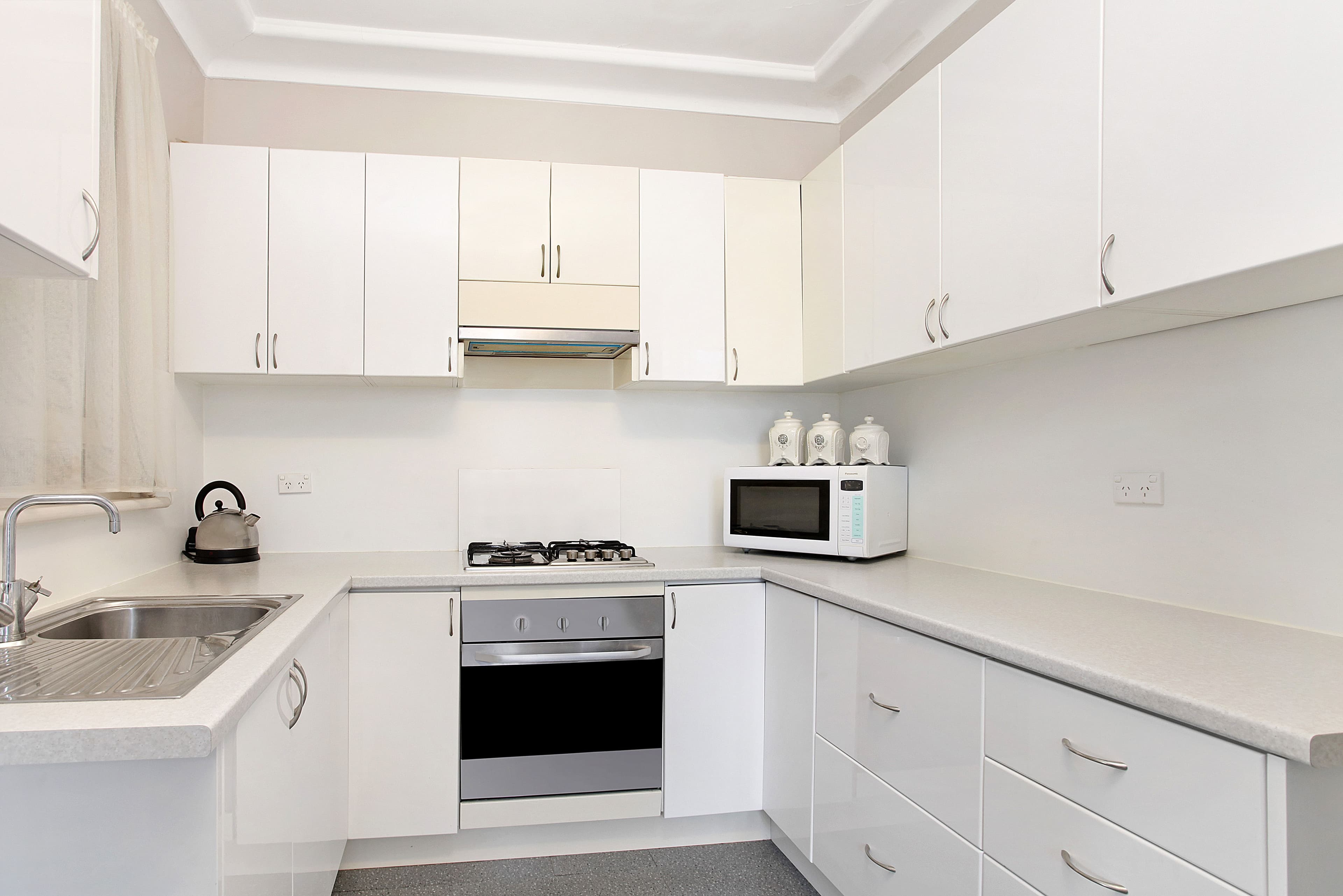 72 Kingston Street, Oak Flats - Thumbnail 3