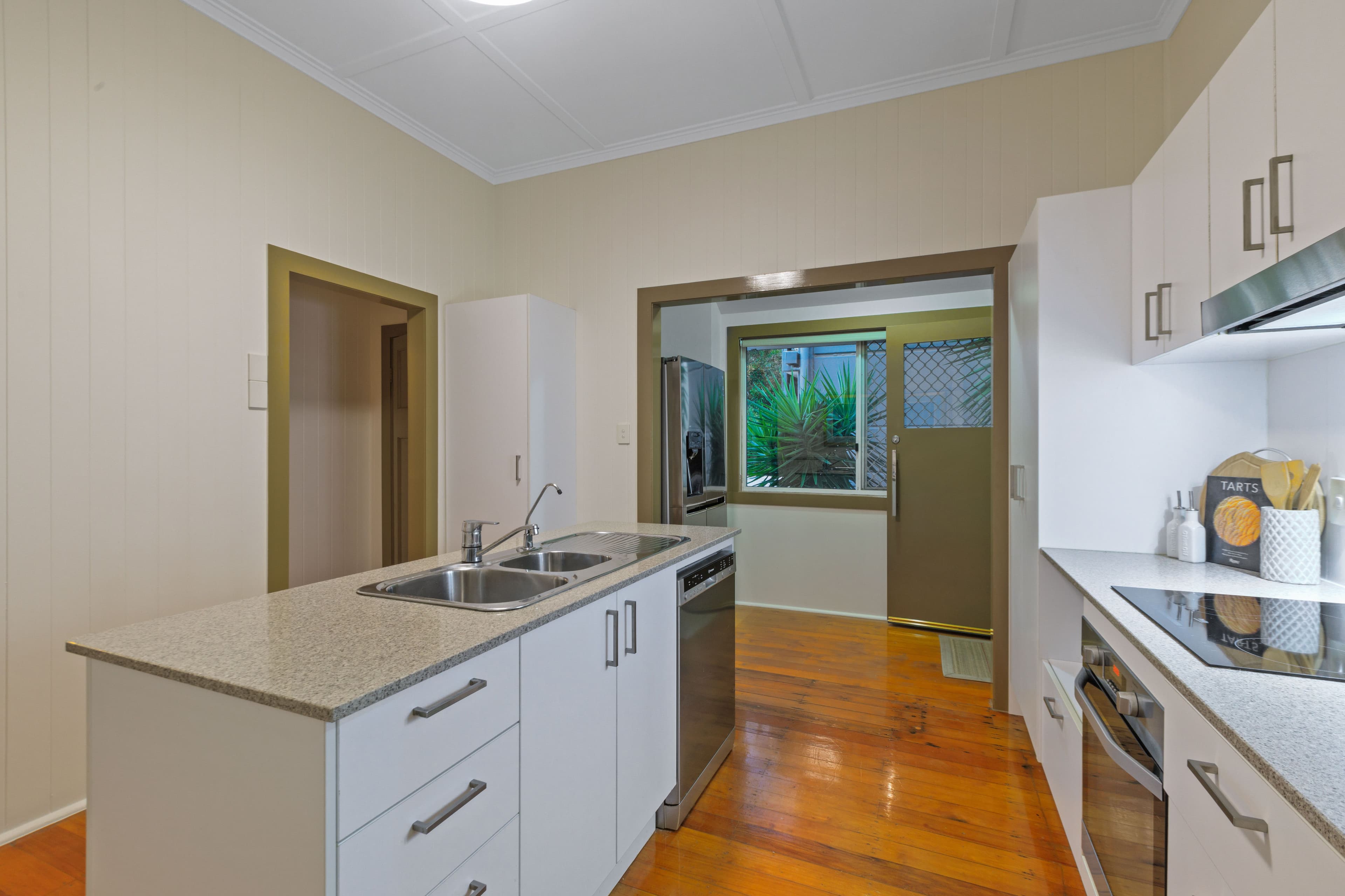 8 Walter Street, Holland Park West QLD 4121, Holland Park West - Thumbnail 6