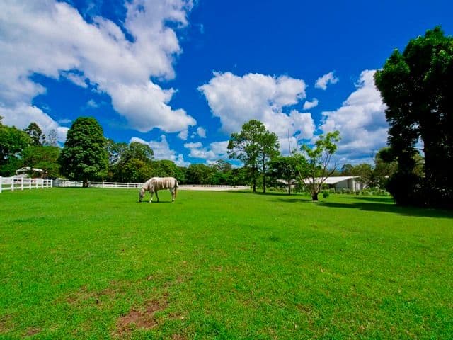 70 Tiverton Place, BRIDGEMAN DOWNS QLD 4035, Bridgeman Downs - Thumbnail 3