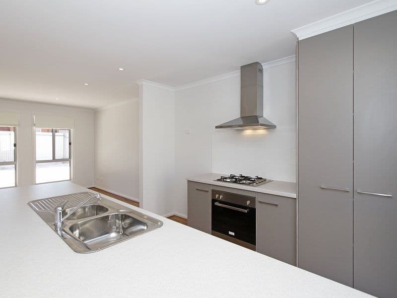 2 Cutmore Street, O'SULLIVAN BEACH SA 5166, O'Sullivan Beach - Thumbnail 4